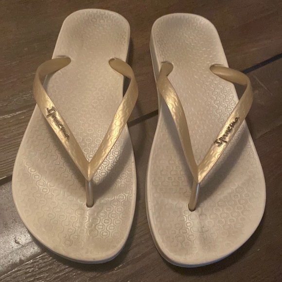 grendene flip flops